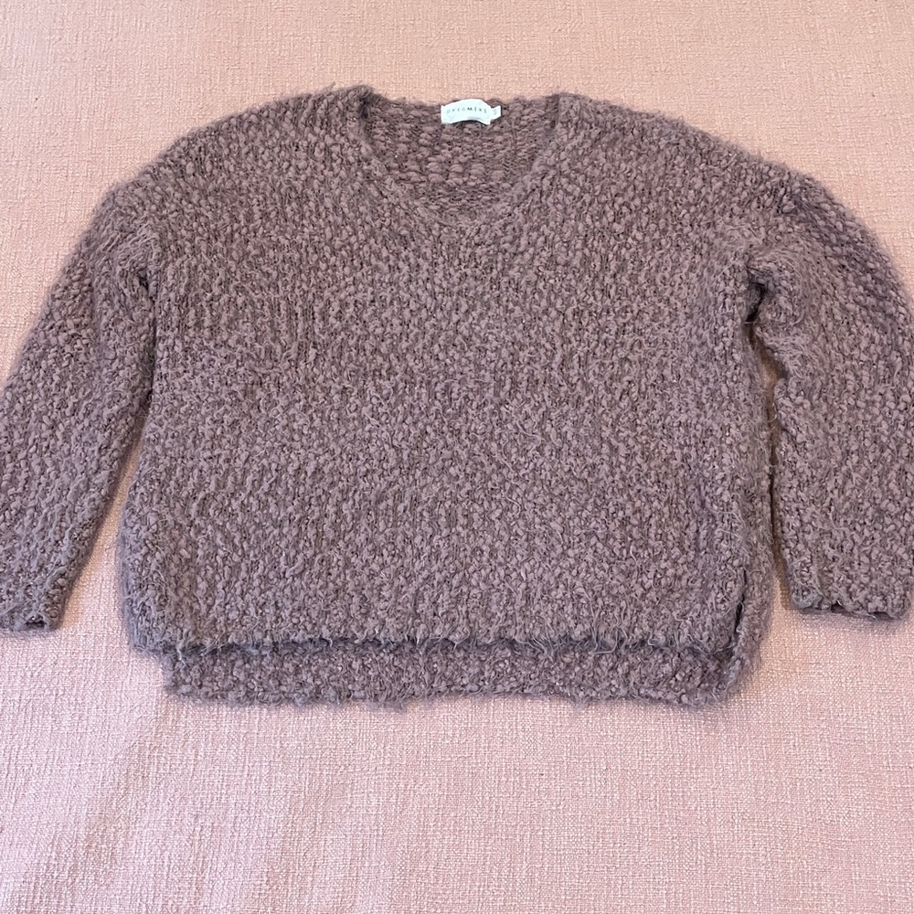 Dreamers whispy Textured dusty rose v-neck Sweater